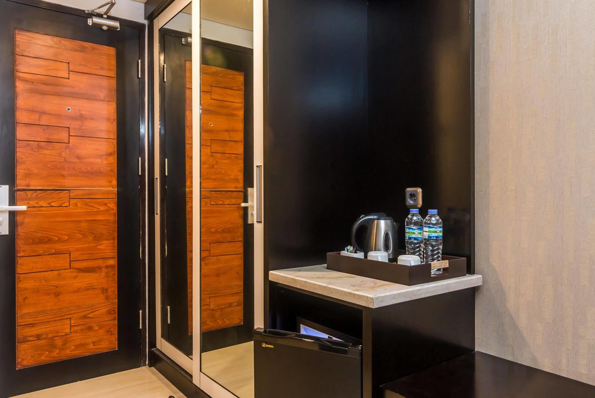 Zen Rooms Denpasar Marlboro Buitenkant foto