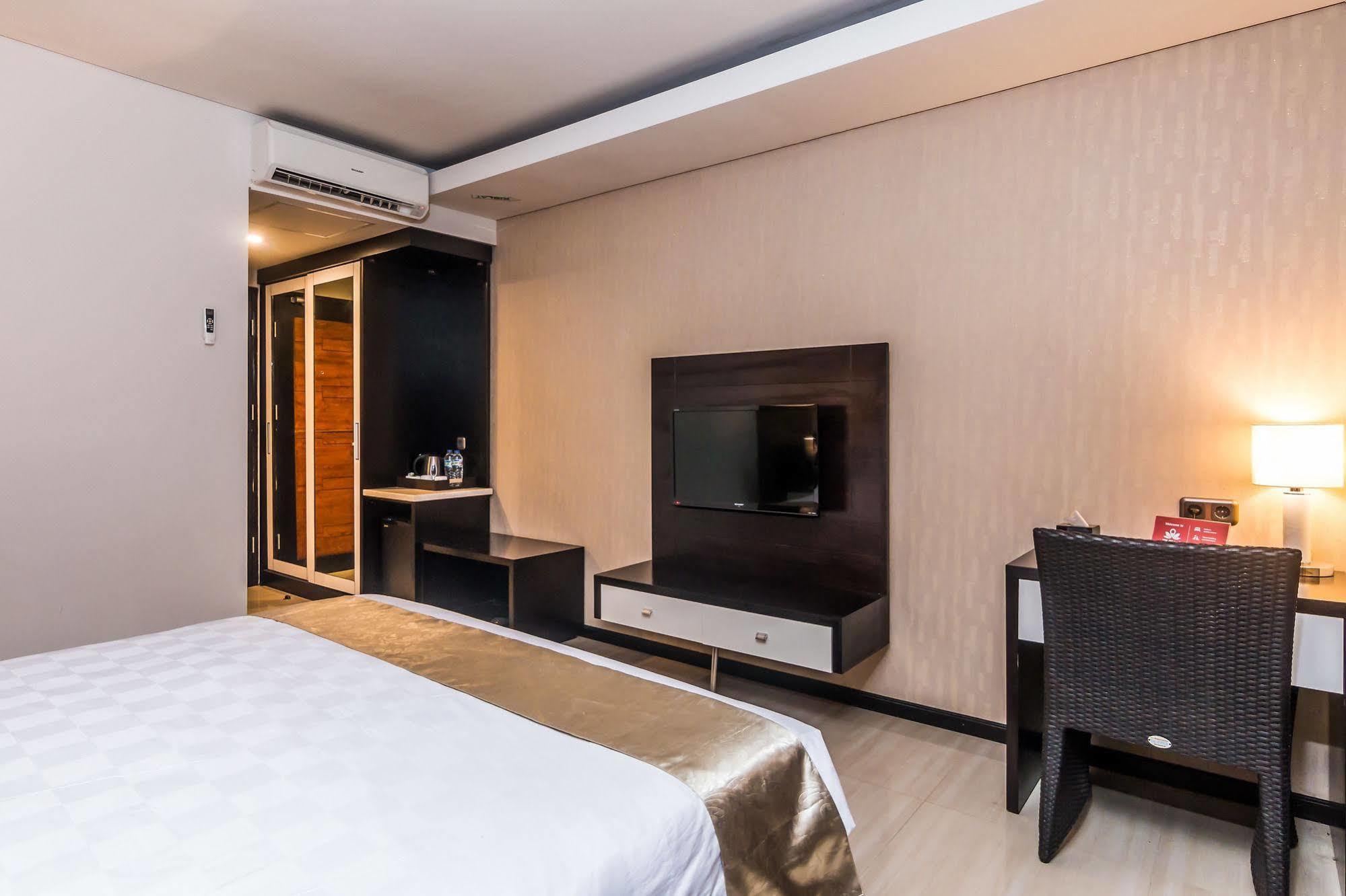 Zen Rooms Denpasar Marlboro Buitenkant foto