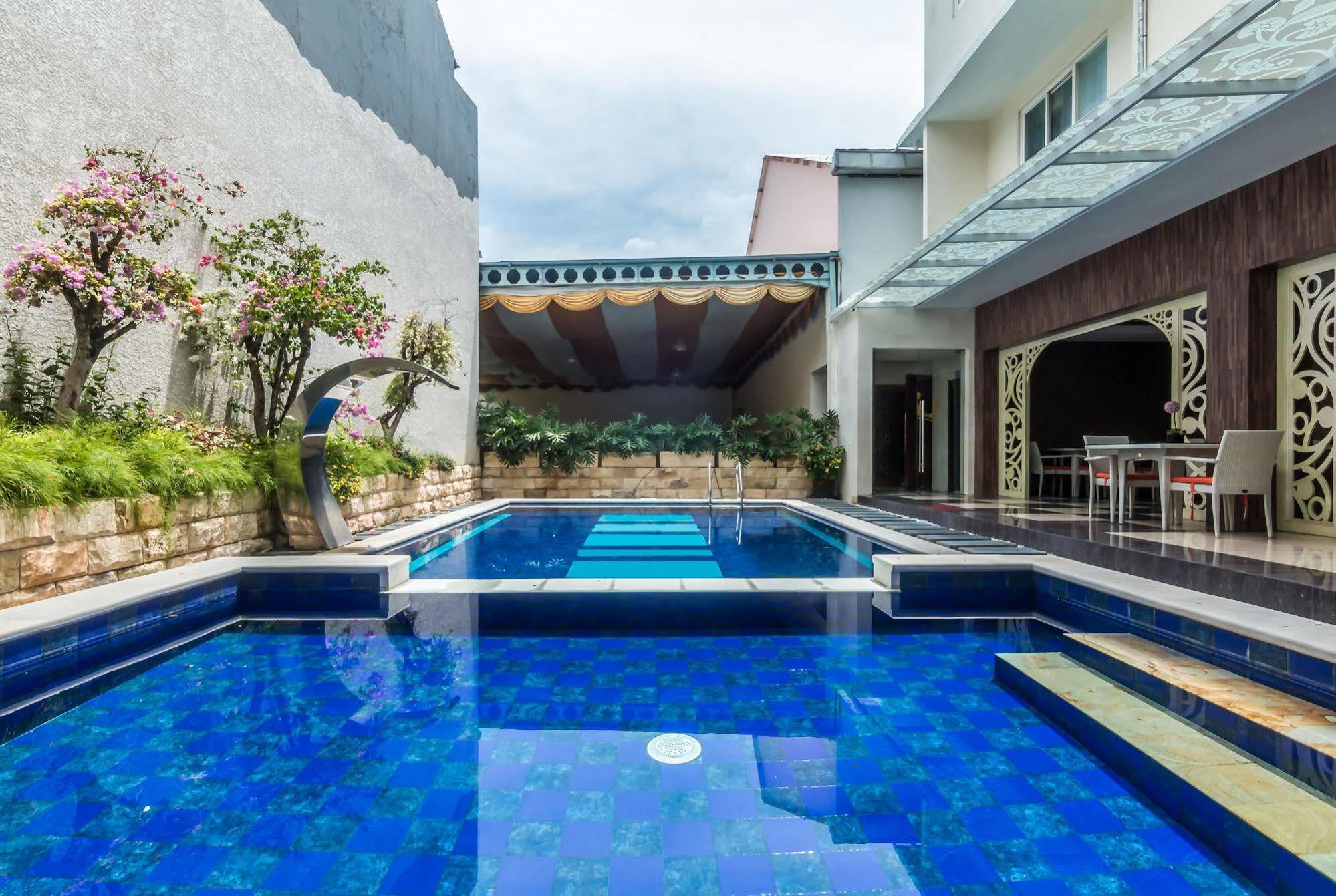 Zen Rooms Denpasar Marlboro Buitenkant foto