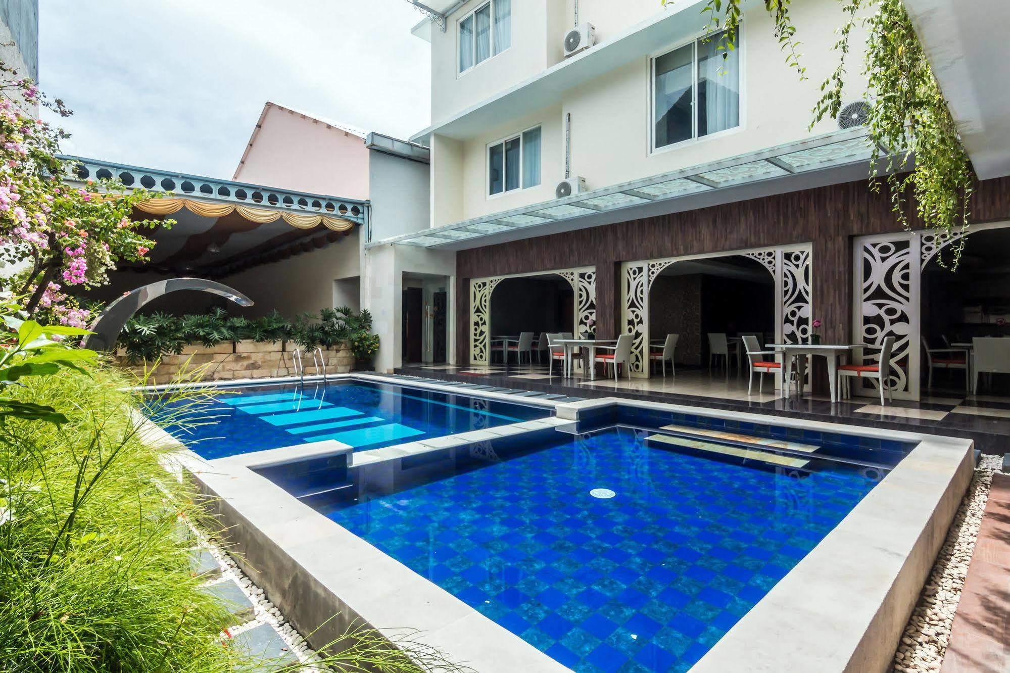 Zen Rooms Denpasar Marlboro Buitenkant foto